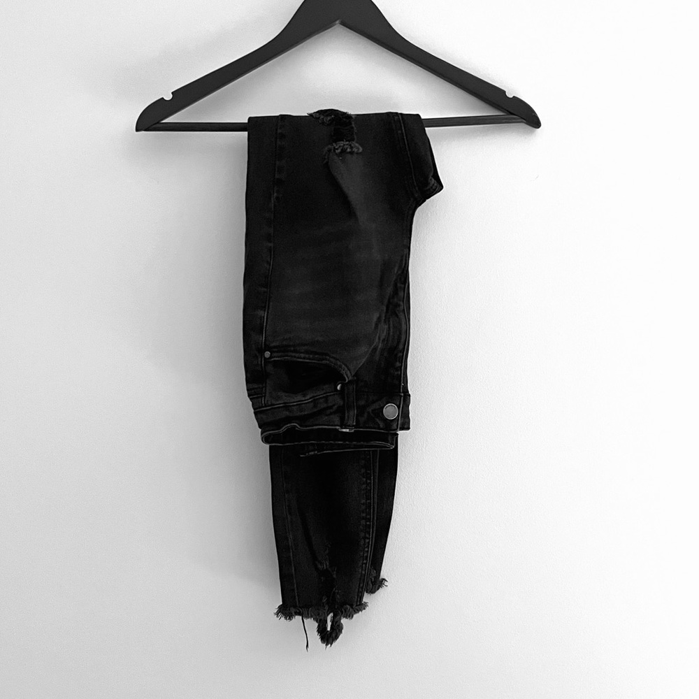 Black Frayed Denim⤴︎